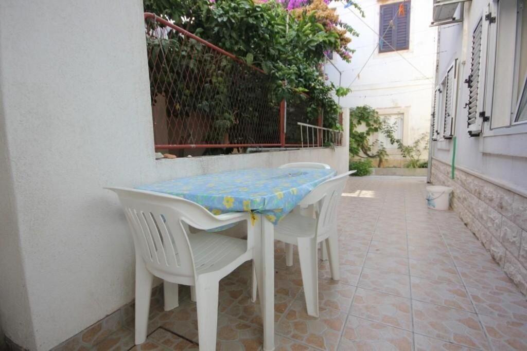 Apartments Zoki - Great Location Close To The Sea Vis Bagian luar foto