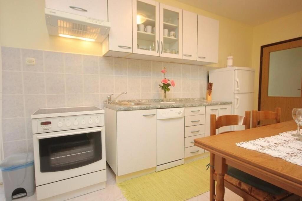 Apartments Zoki - Great Location Close To The Sea Vis Bagian luar foto